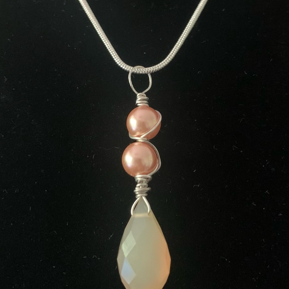 Pearl, Calcedony Tear drop Briolette/Peach Cultured Pearl.SS Wire wrapped - Picture 8 of 8